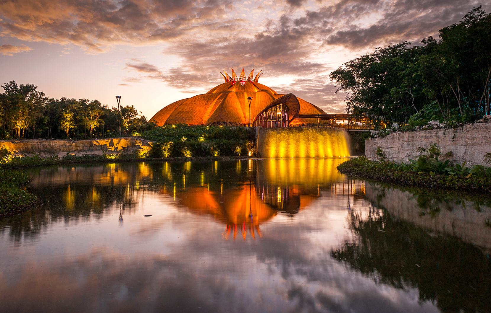 : La arquitectura del Teatro del Cirque du Soleil, es una creación ganadora de premios.