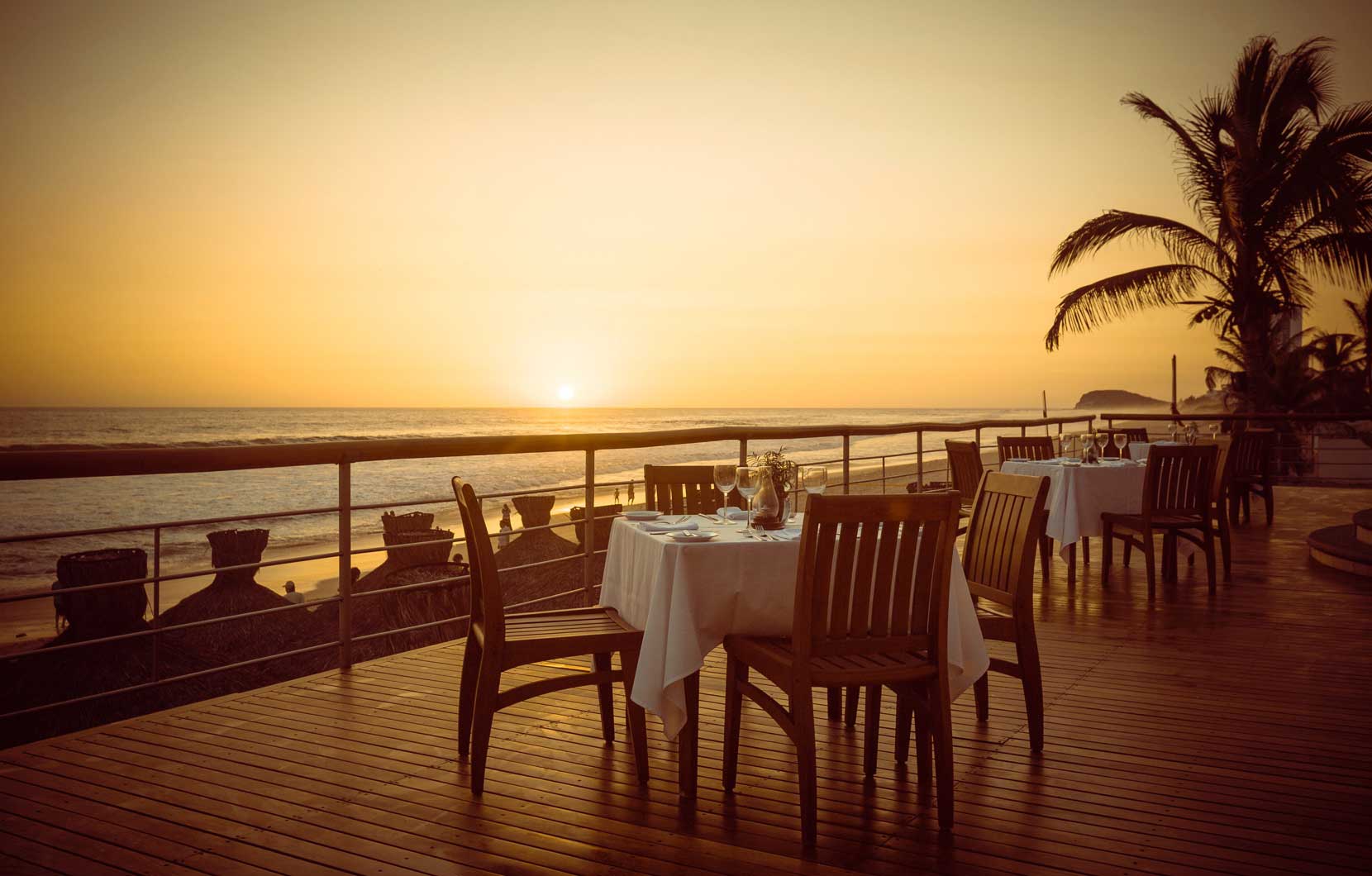 Sunset Bar is the best place to enjoy a delicious drink and a magnificent sunset.