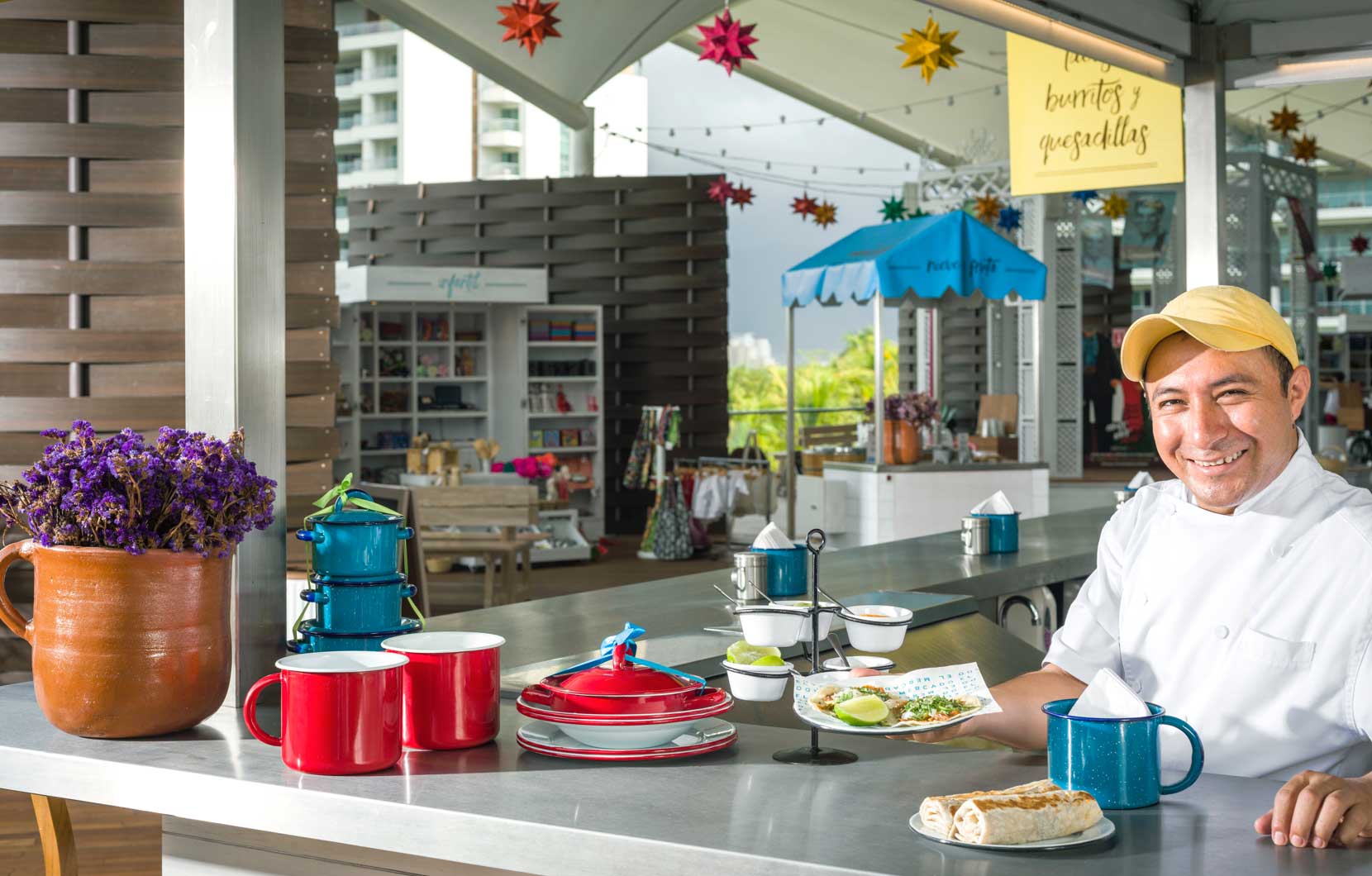 El Chef Neri presenta sus exquisitos tacos al pastor en Mercado México.