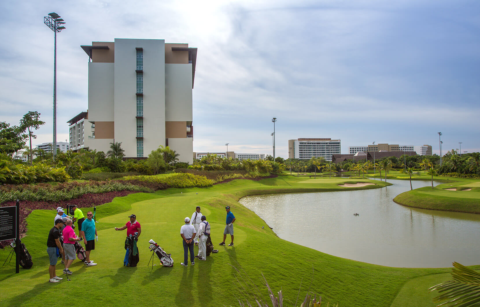 The resort makes the perfect backdrop to this stunning 10-hole course.