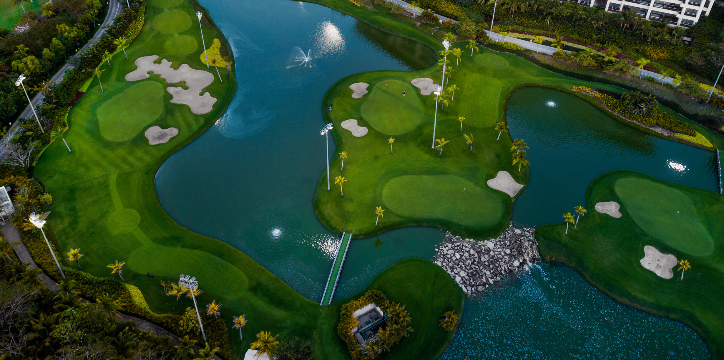 El campo de golf nocturno de Nuevo Vallarta, ofrece una inigualable